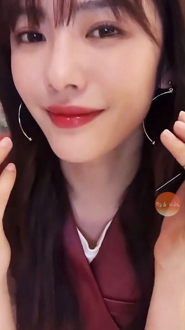 这红嘟嘟水嫩嫩的嘴唇.....