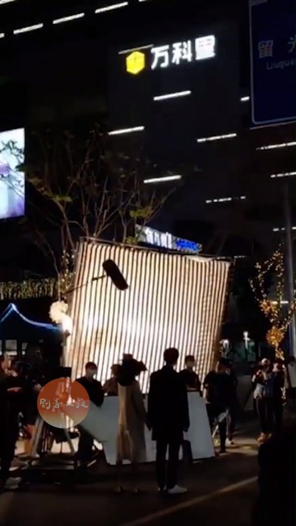 张予曦、刘学义路透夜色暗涌时# 张予曦、刘学义路透……