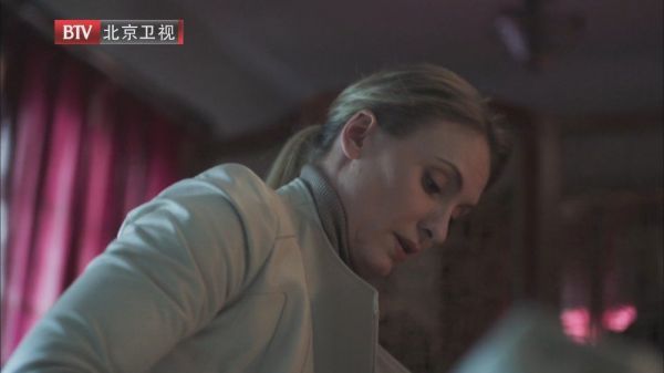 被困女孩向登门的医生求救，小萧@马吟吟 也发现了医生的车辆……