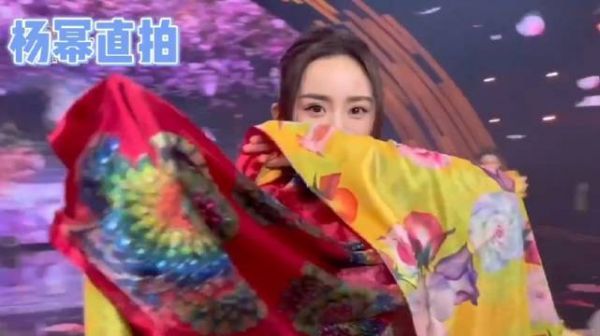 微博之夜杨幂后台表演直拍，这身材也太好了吧！