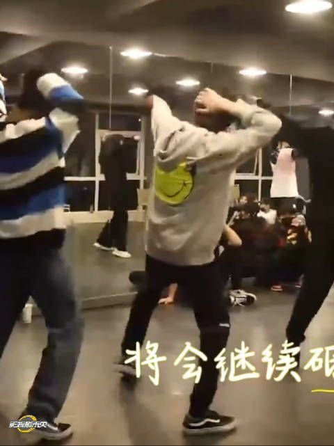 宋亚轩迎新纪录片预告cut 练习室练舞+放烟花的小宋……
