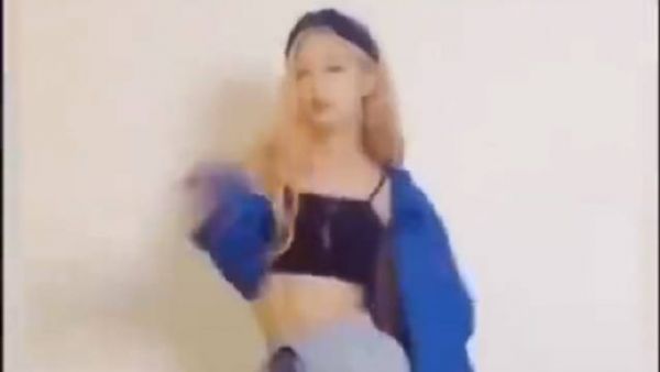 青3选手孙滢皓cover泫雅的歌,好会扭!
