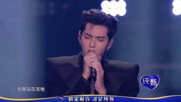 解构城市中的孤独——吴亦凡微博之夜再唱《破晓》