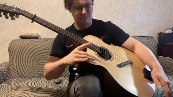 俄罗斯左手指弹天才Alexandr Misko 有新玩具了！