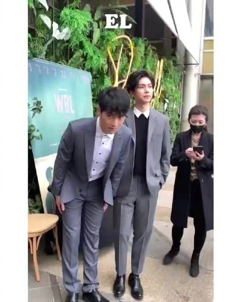 两位新郎答谢宾客!