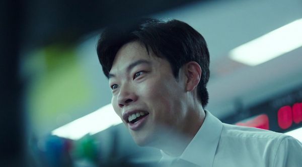 韩国犯罪电影《钱》，男子入职十个月业绩为零……
