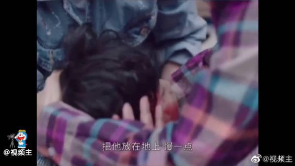 家长疏忽大意,买菜留孩子一人在家,孩子不幸五楼坠下……