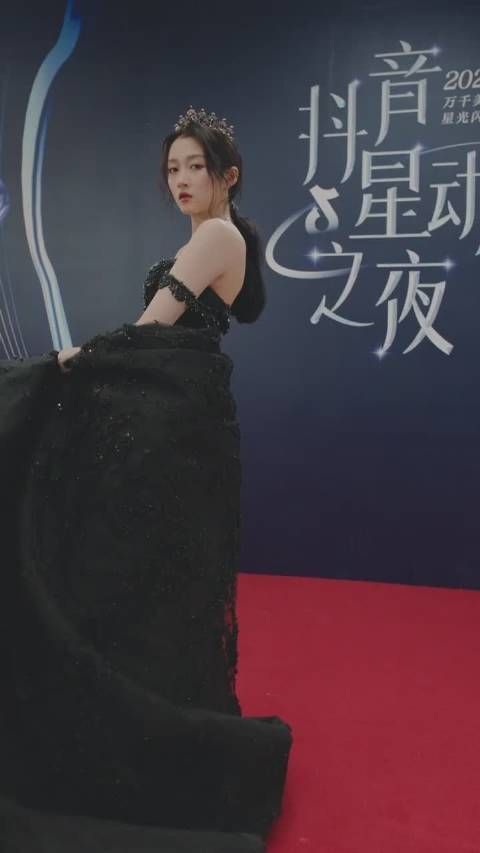 关晓彤之前的造型真的是一言难尽……