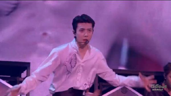 这个组合已经十年了,EXO,韩国男子流行演唱组合……