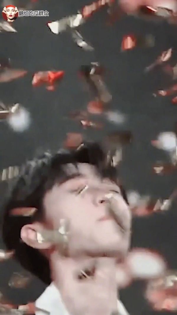 王俊凯舞台活动直拍，自己一个人就主演了一段偶像剧，好甜！