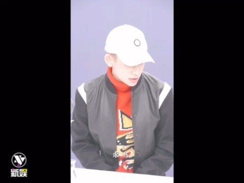 小鬼王琳凯 最新直播 看emoji猜词语 小鬼脱口而出：浪...鸟..