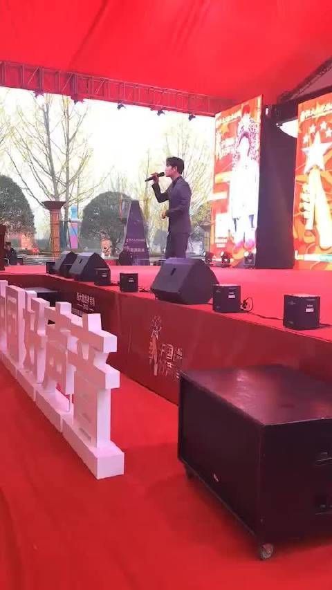 希望蒋敦豪火啊！唱歌这么好听！团队里需要这样的vocal啊！