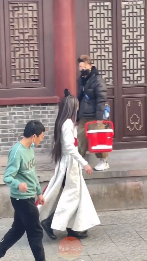 杨超越、刘宇宁片场路透,快拍快播!!