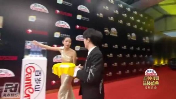 周深红毯瞬间移动