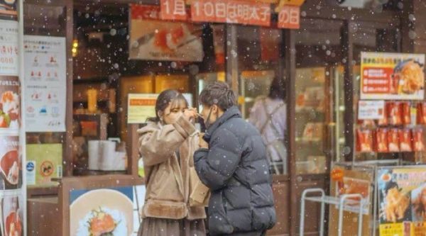 不必纠结于外界的评判， 不必掉进他人的眼神……