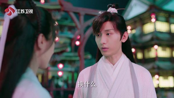 “拿了我的簪子，以后就是我的人了！” 你拿了我的面人，以后也是我的人了！