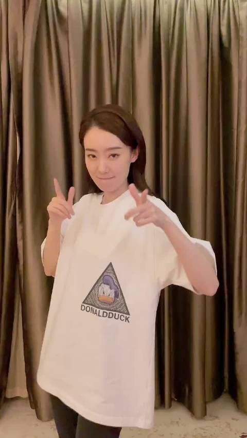 胖什么胖!!!小斐又高又瘦,想看马赛克底下的自拍