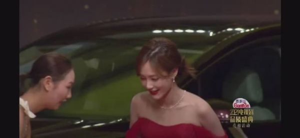李一桐视频版，魅力四射的大美女，太好看啦，气质好绝