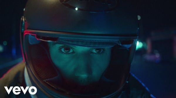 贾斯汀.比伯新歌《Hold On》官方MV