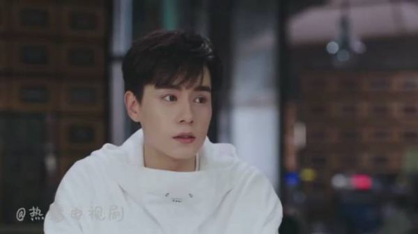 吴白请教大嫂佟年，佟年拿韩商言当反面教材，又帮吴白出主意……