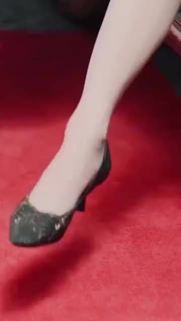 秦岚的旗袍秀绝了,身材保持的也太好了吧,少女感满满!
