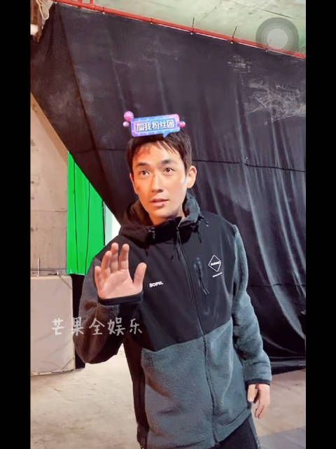 直播出场cut 洪工来啦!差点被绊倒的朱一龙 伤痕妆好帅!!!