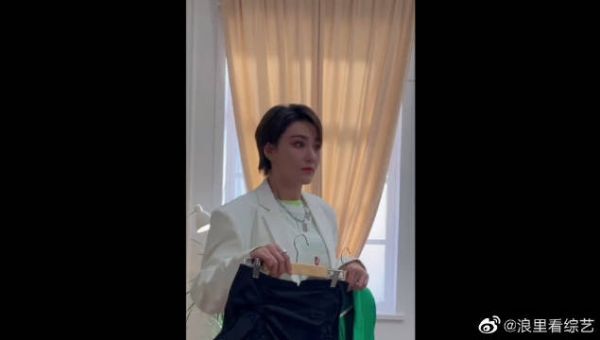 工作室发布一条张馨予在《乘风破浪的姐姐2》后台的花絮……