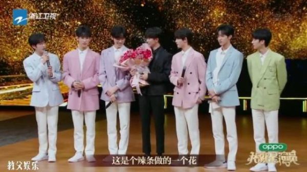 丁程鑫，宋亚轩，刘耀文，张真源，严浩翔，贺峻霖：小马快跑……