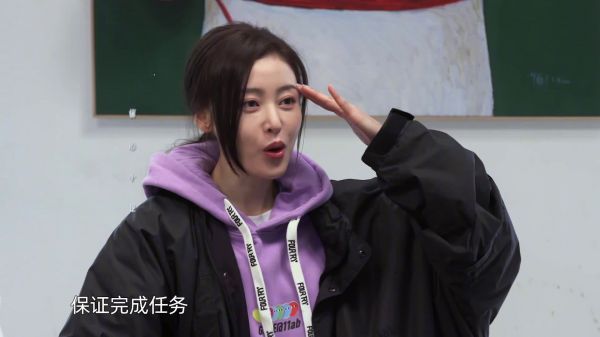 念念桃花源里小爱为了帮村民拍宣传片好卖力！