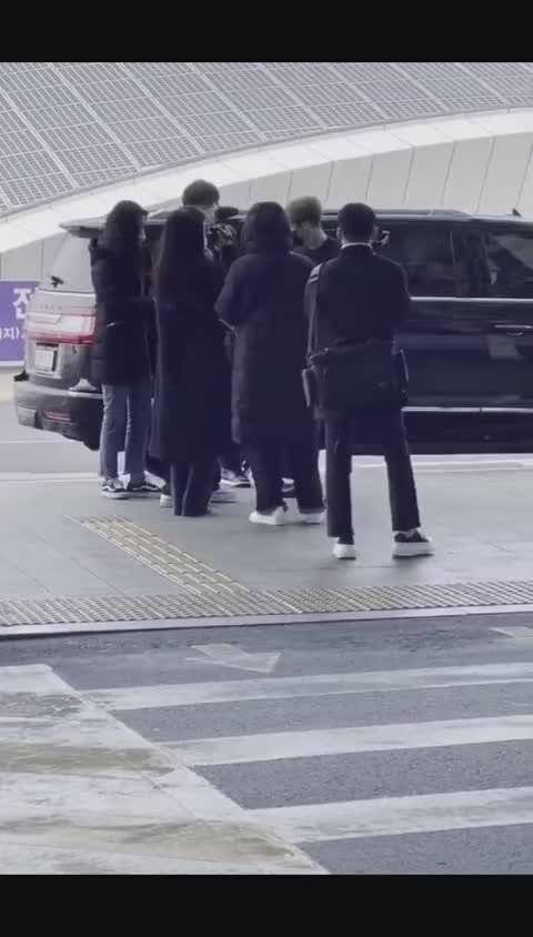 王嘉尔回国啦！！