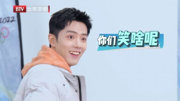 冰球训练日全记录 热身操难度系数倍增……