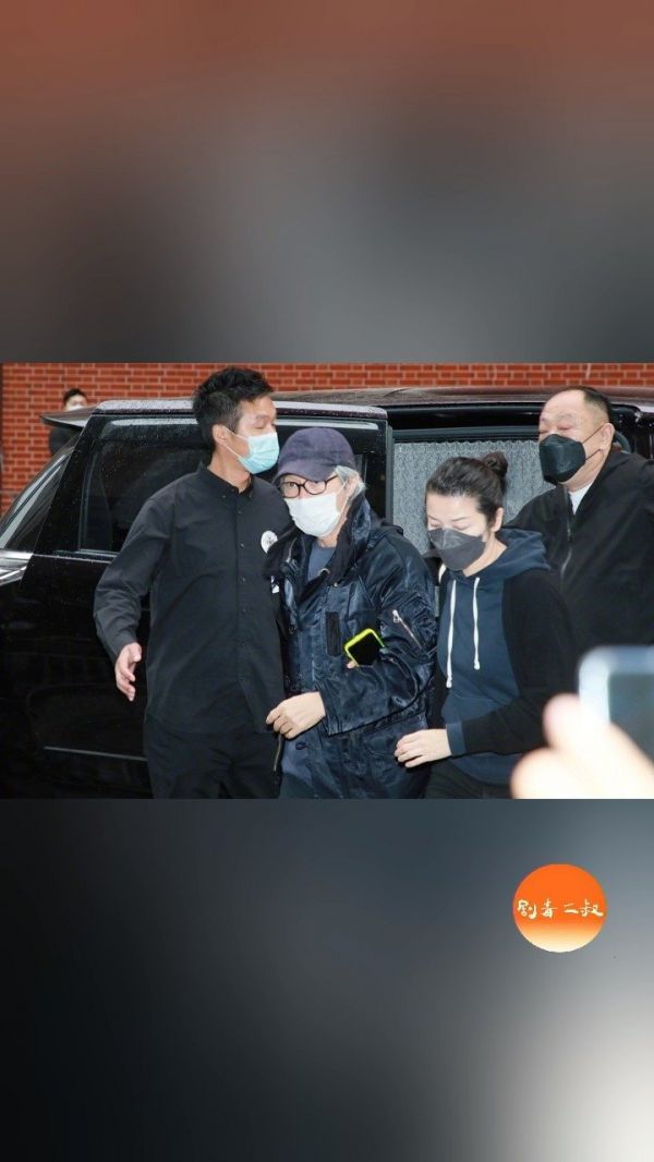 一直想让你们再次在公众面前见面但并不是以这样的形式啊！