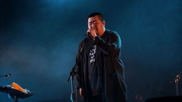 宋冬野《郭源潮》 无论是成功的靠三首歌买到一切的年轻人……