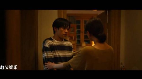 看 一定不能错过韦一航偷偷看马小远直播被妈妈突然开门撞见这段……