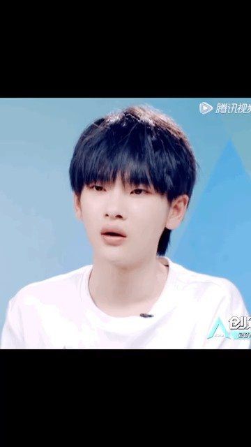 哈哈周震南单眼wink太搞笑了，还是熟悉的配方……