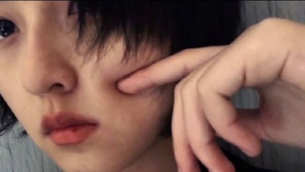 素颜怼脸自拍我就服子枫妹妹，这优越的大眼睛高鼻梁樱桃小嘴……