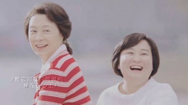 《你好，李焕英》主题曲《萱草花》，张小斐声音太好听了！