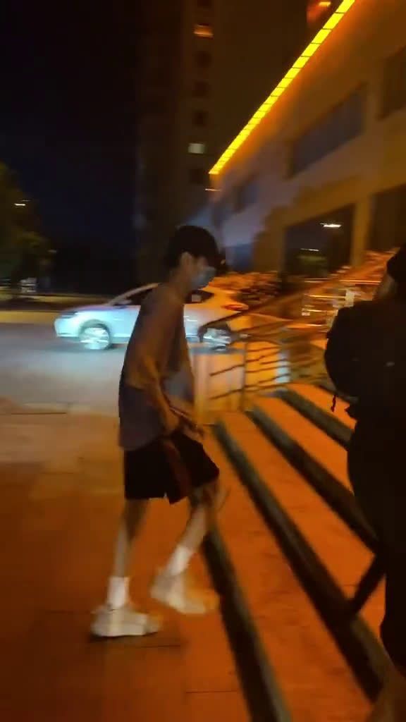 罗云熙的漫画腿我慕了，是我不敢P的程度
