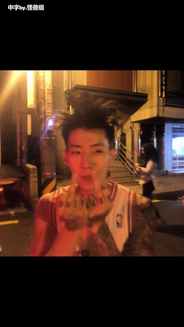 朴宰范 - BUS STOP (MENTORS remix) 没听之前不知道是这么好笑……