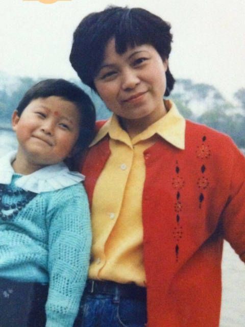 用镜头致敬时光｜妇女节晒出妈妈年轻时的模样
