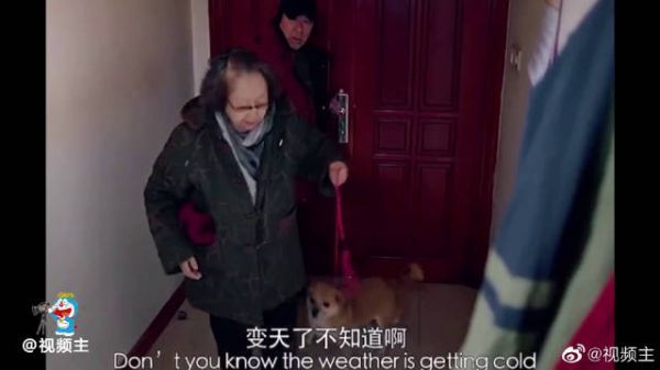 这就是爱情变为了亲情吧，嘴上不直说心里却始终惦记着对方……