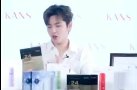 吴亦凡直播五连拍来啦!!!