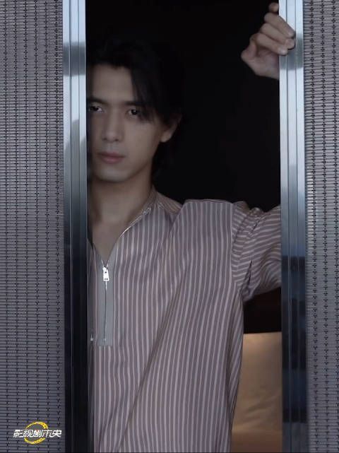 李现《时尚先生》开季刊封面花絮 恭喜李现五大男刊大满贯!!!