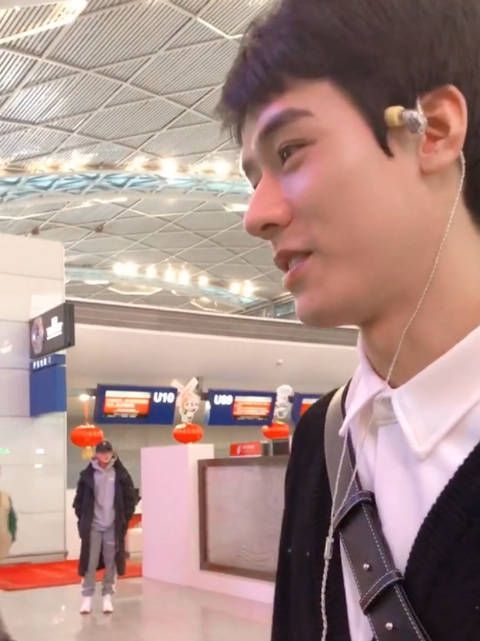笑死了，有网友扒了一下龚俊的音乐设备，好家伙都不便宜……