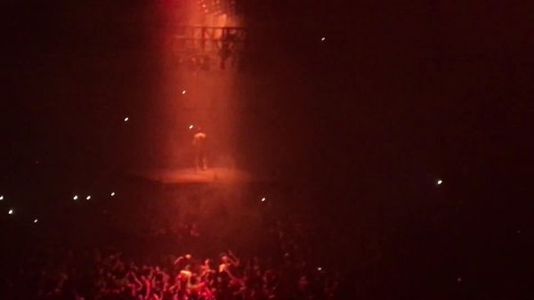 Kanye - Stronger (2016 TLOP Tour Live 饭拍)……