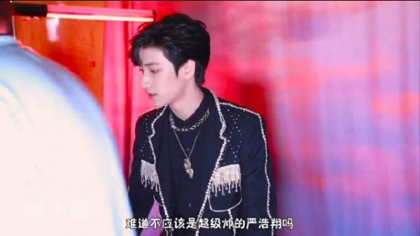 严浩翔：肿的时候超级丑的严浩翔……
