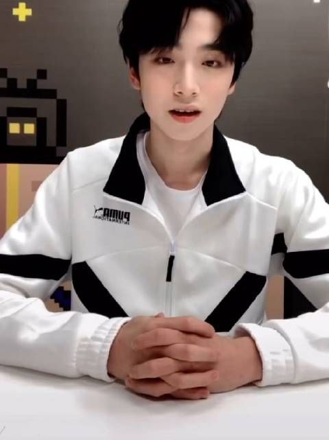 当得知自己最喜欢的乐队解散了还安慰自己说解散也是新的开始