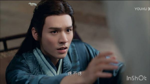 这句疼不疼真的让我心疼了 想触碰又不敢触碰的爱