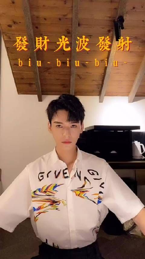 换了个BGM这个憨憨更憨了 哈哈哈哈哈哈哈