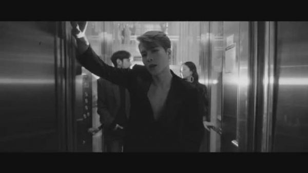 场景变换,魅力无限,期待《MAGNETIC》MV 上线